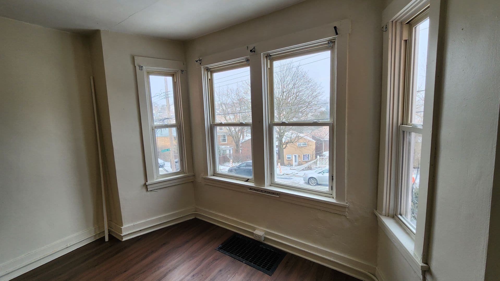 Pittsburgh Apartment: 2918 Clermont Avenue
