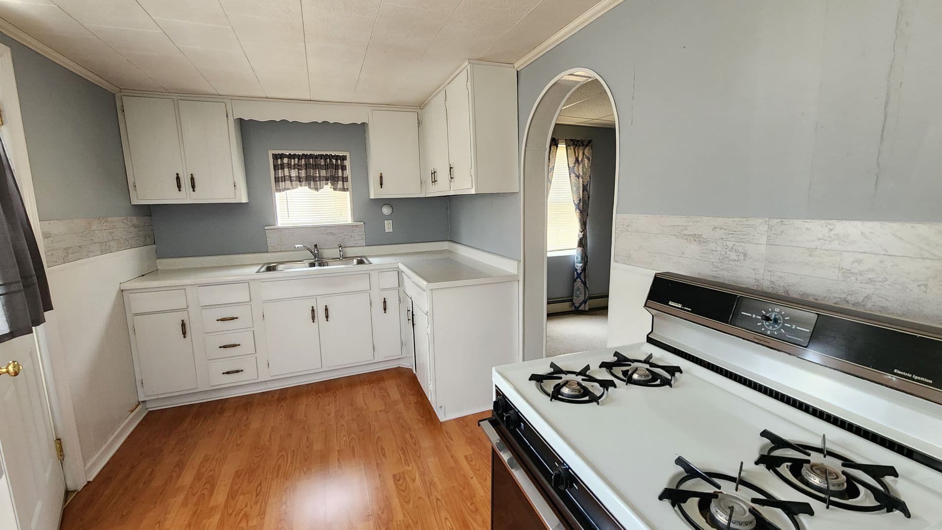 MT Pleasant House: 6781 Low Street