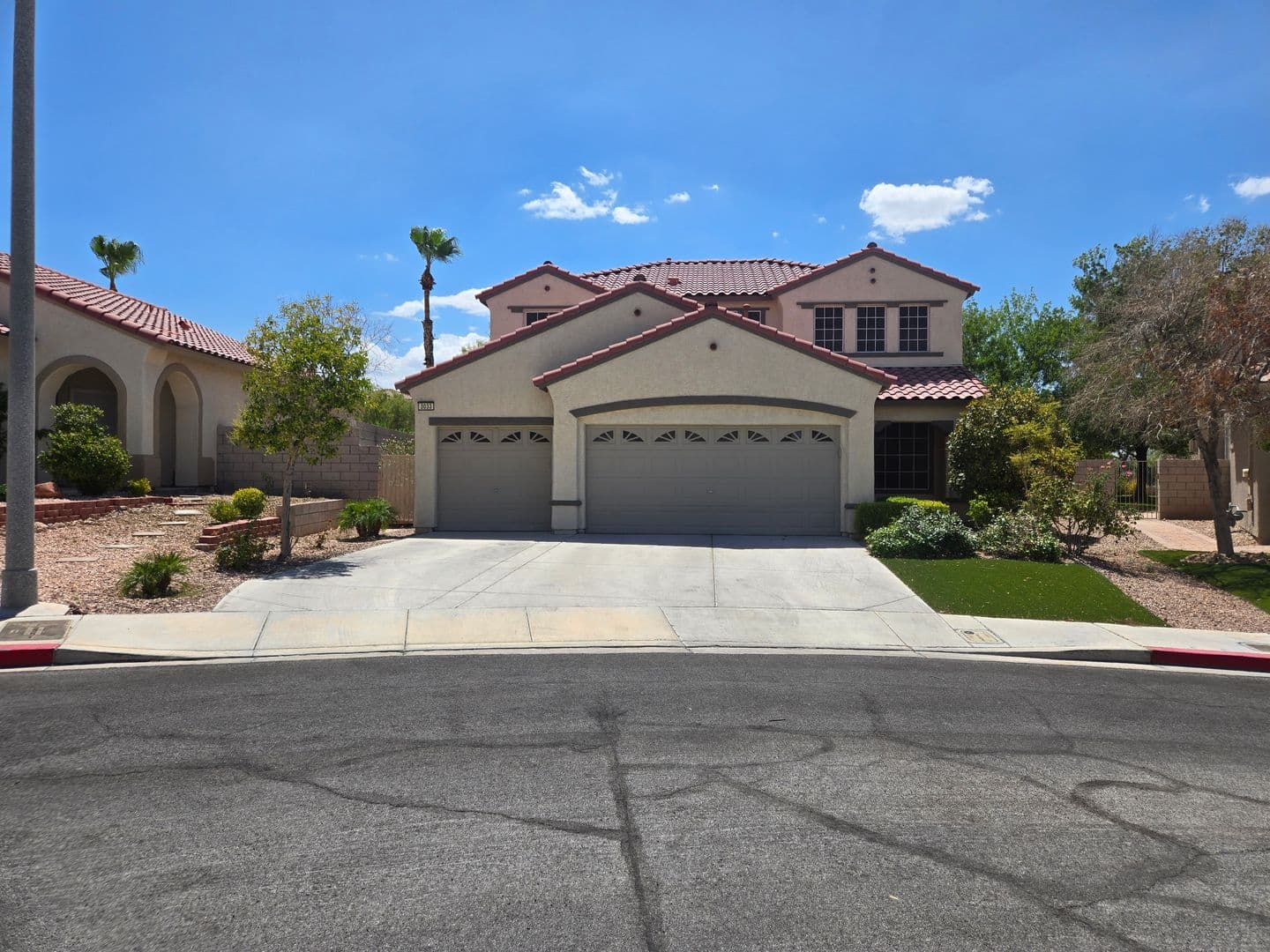Henderson House: 3033 Panorama Ridge Dr