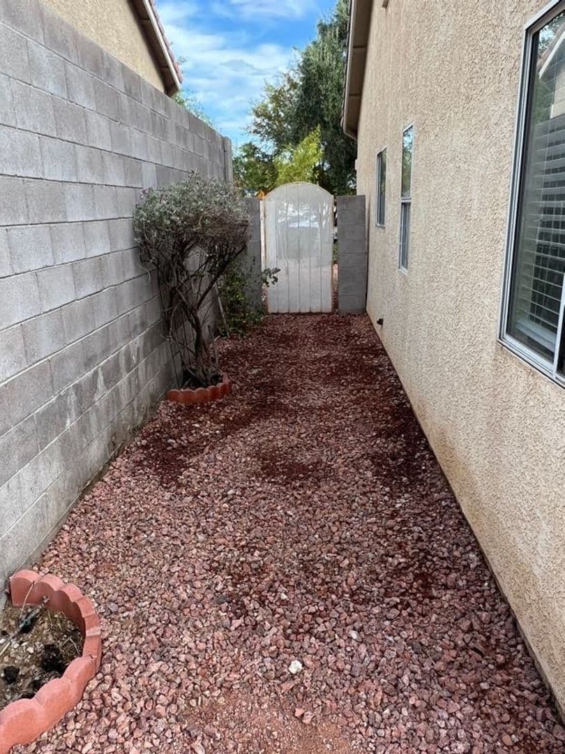 N Las Vegas House: 4717 Pointe Decatur Way