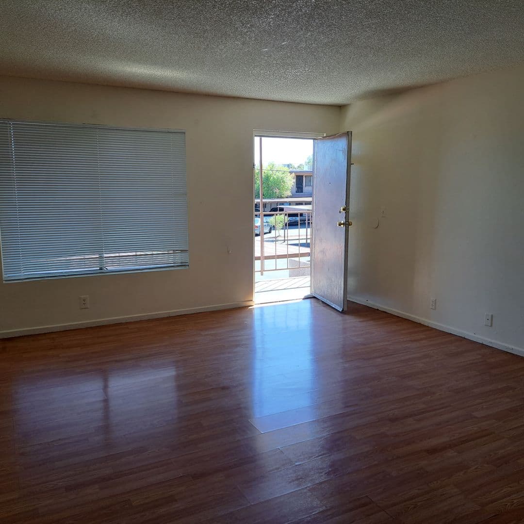 Las Vegas Condo: 595 Royal Crest Cir #19