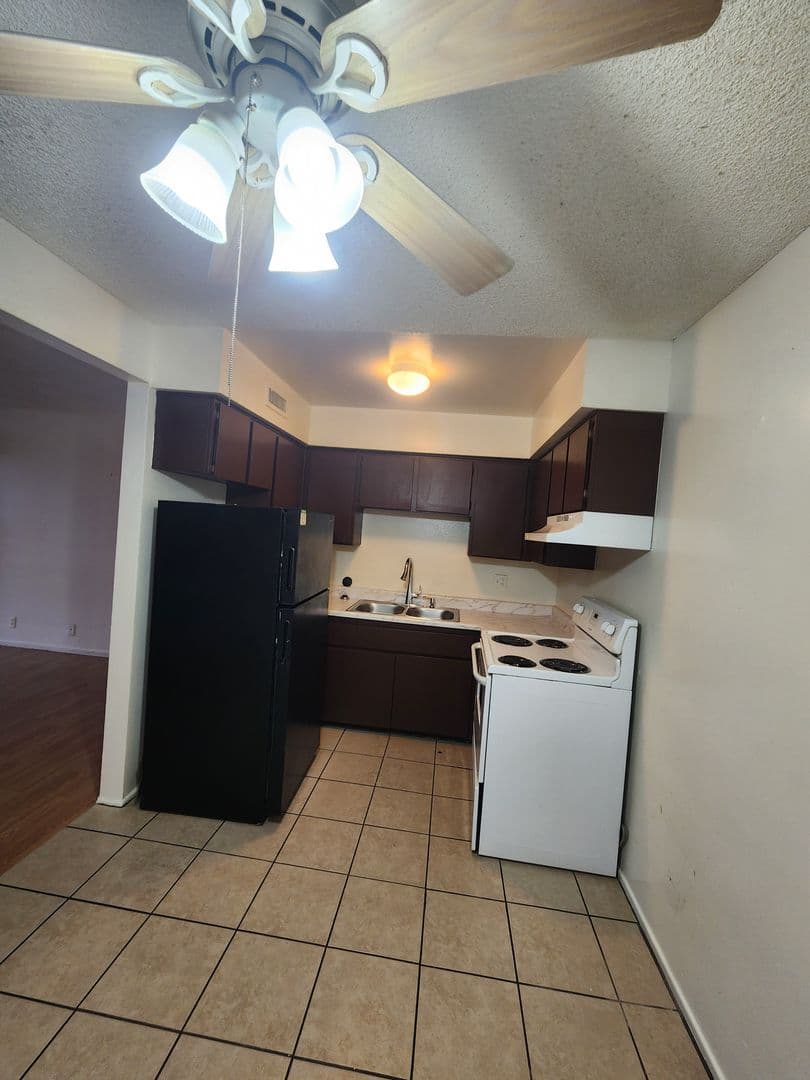 Las Vegas Condo: 595 Royal Crest Cir #19