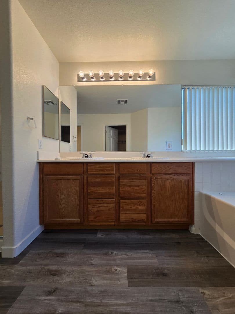 Henderson House: 3033 Panorama Ridge Dr