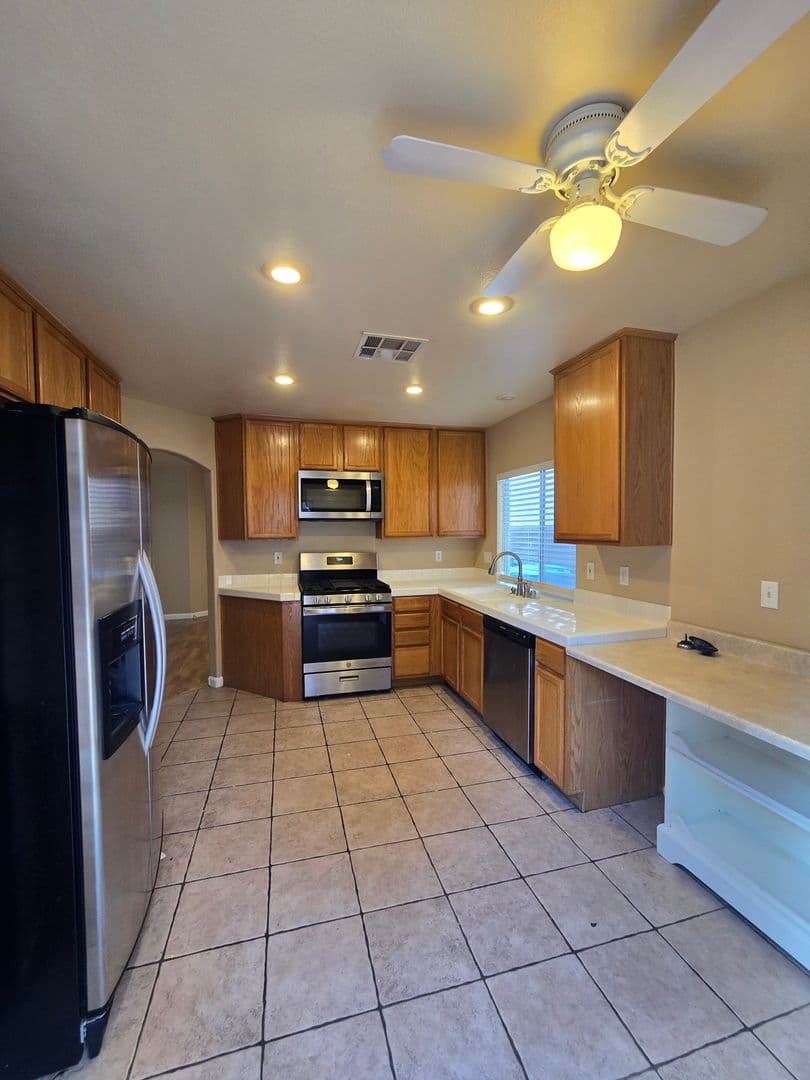 Las Vegas House: 816 Bow Creek Ln