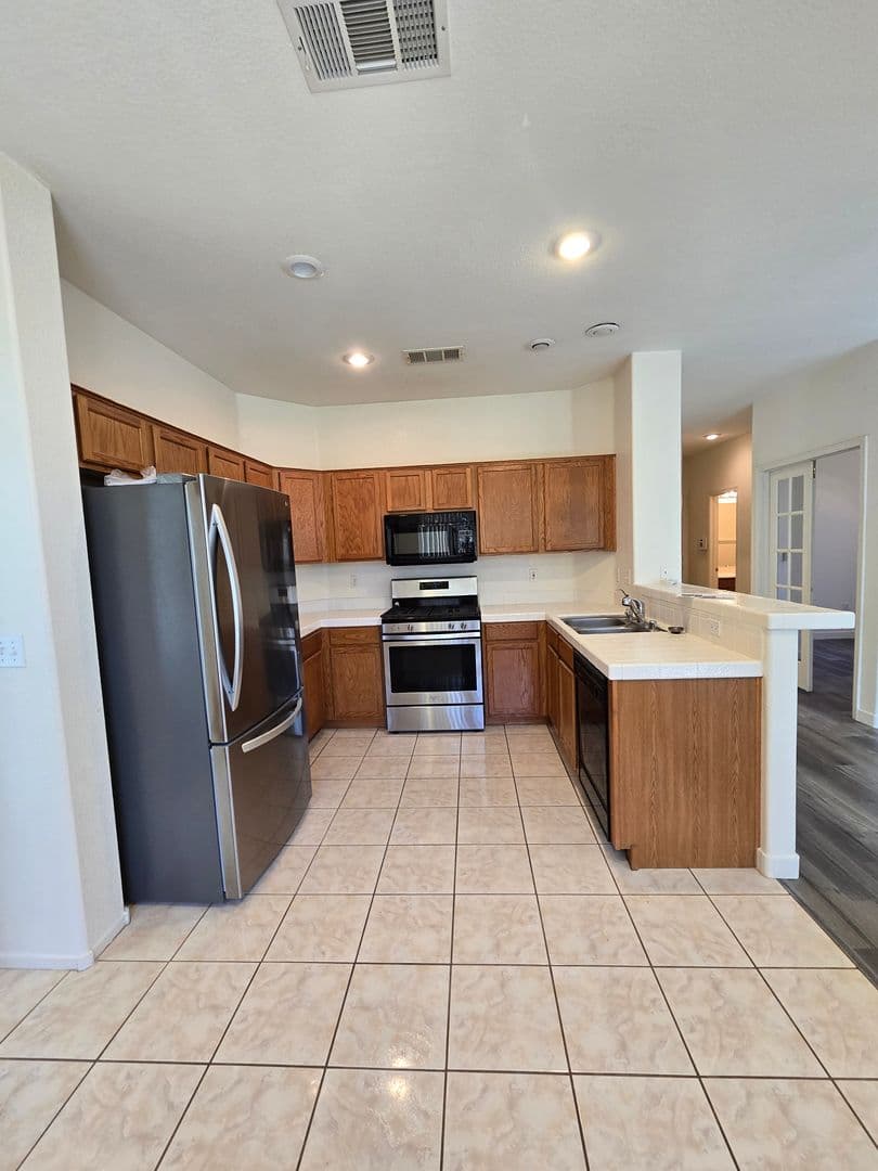 Henderson House: 3033 Panorama Ridge Dr