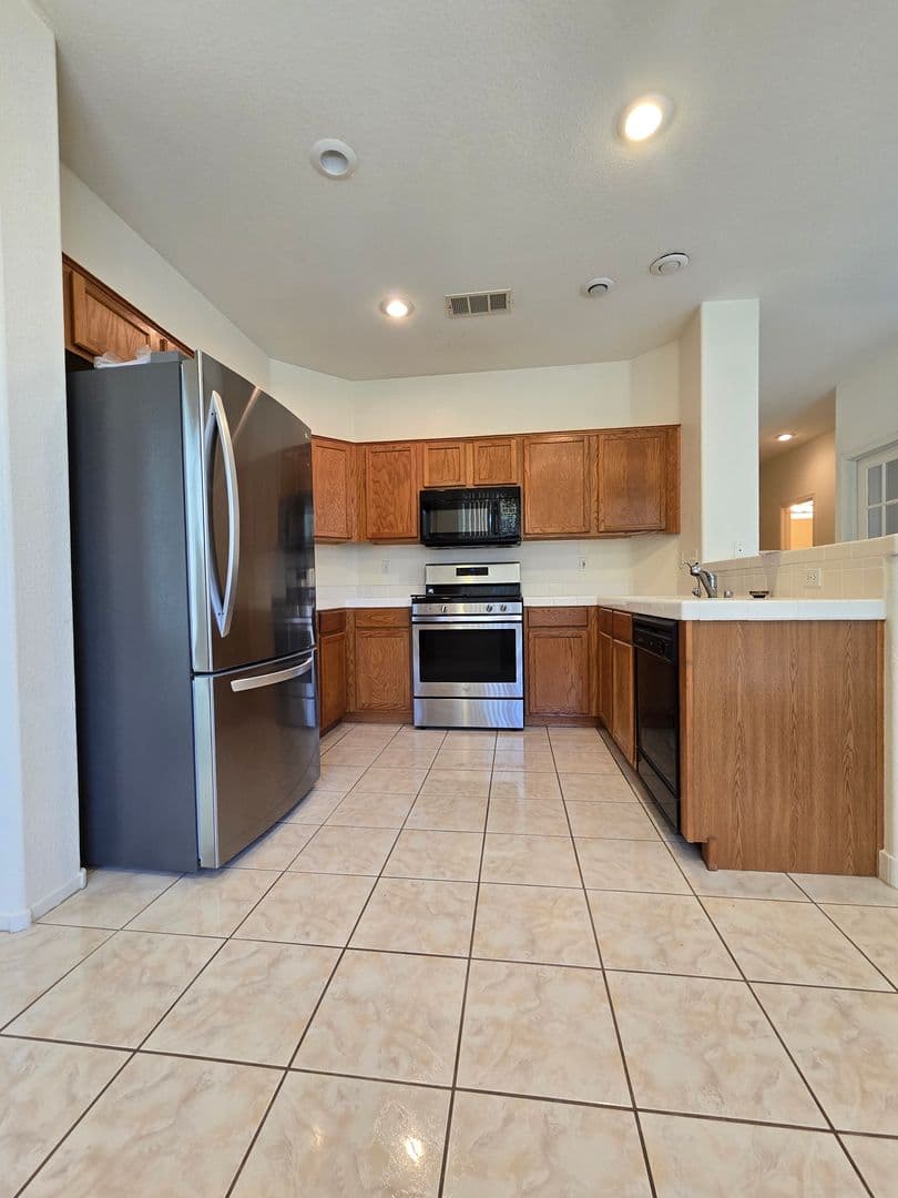 Henderson House: 3033 Panorama Ridge Dr