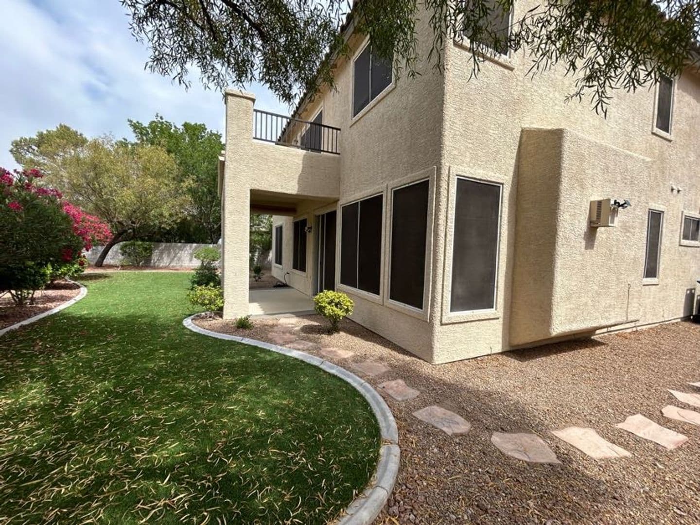 Henderson House: 3033 Panorama Ridge Dr