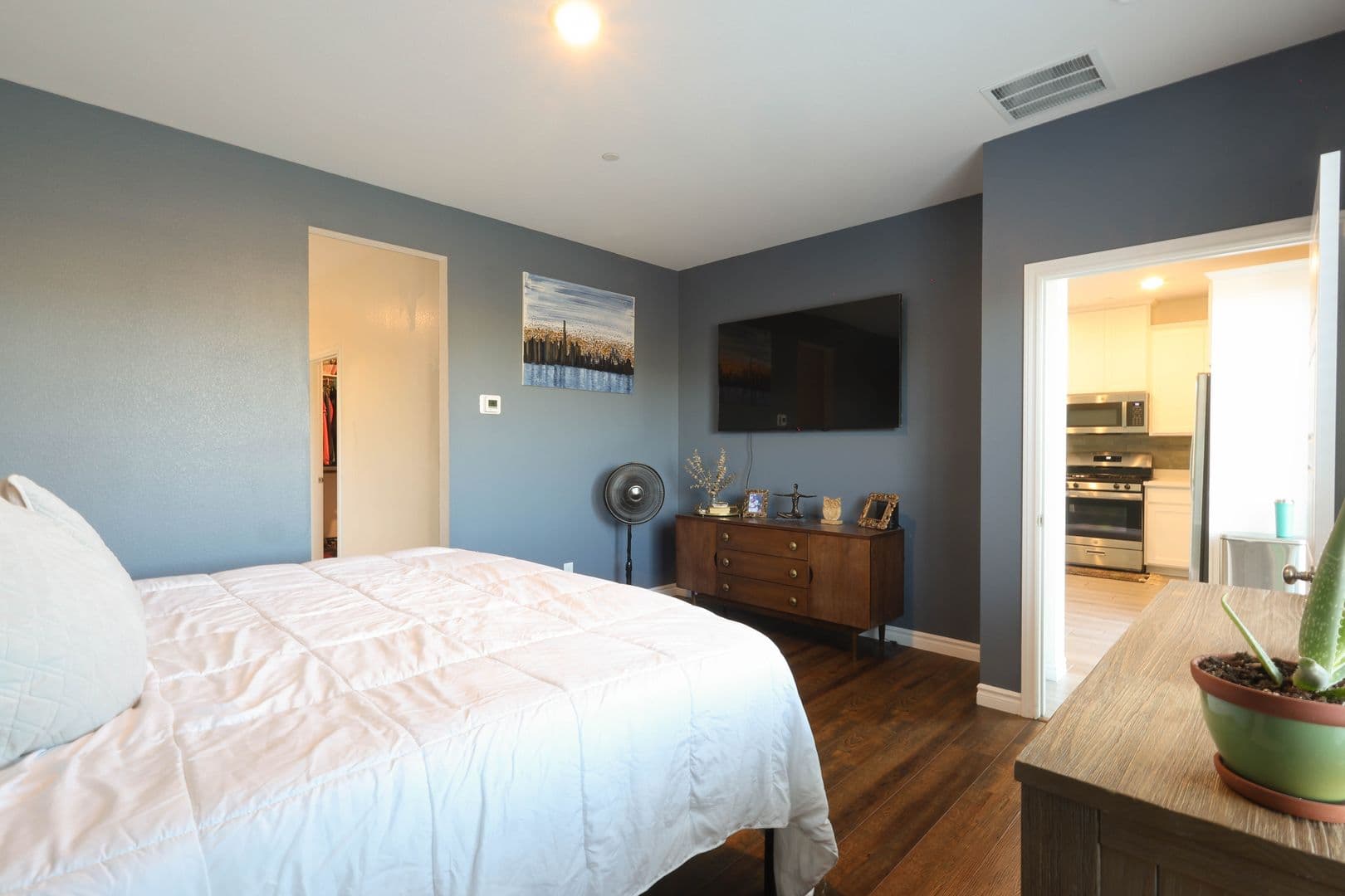 Henderson House: 294 Bridge Canyon St