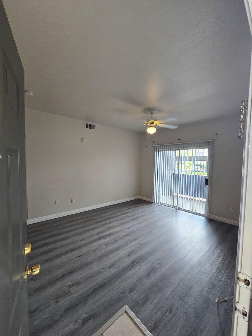 Las Vegas House: 9620 W Russell Rd #1122