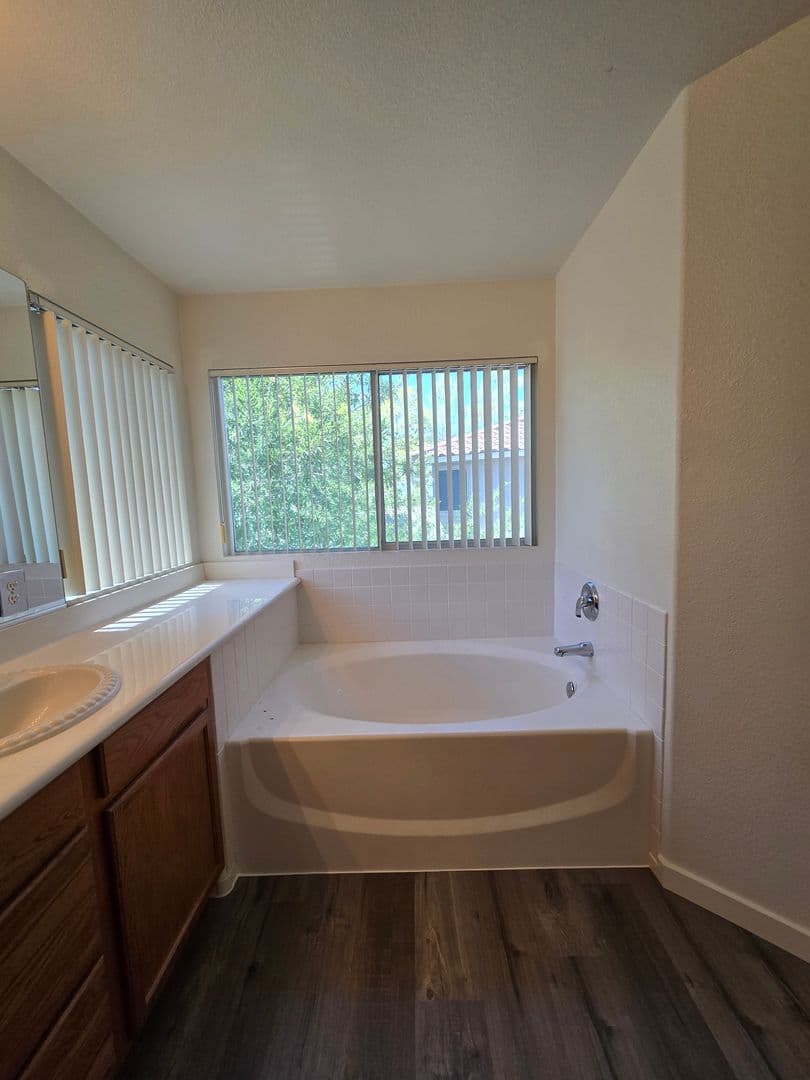 Henderson House: 3033 Panorama Ridge Dr