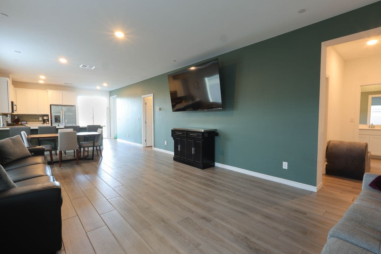 Henderson House: 294 Bridge Canyon St