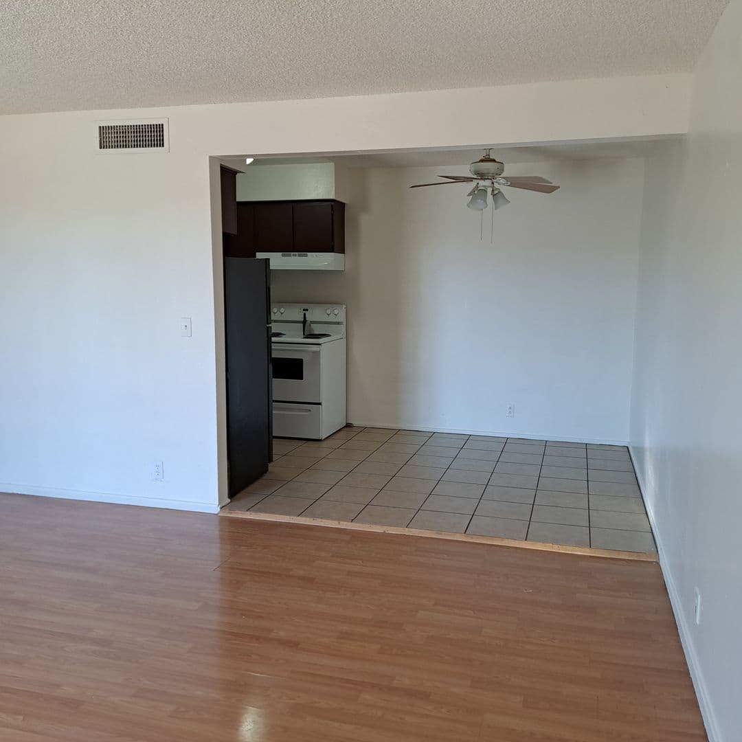 Las Vegas Condo: 595 Royal Crest Cir #19