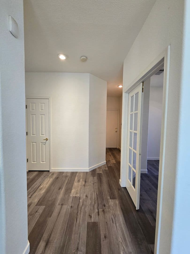 Henderson House: 3033 Panorama Ridge Dr