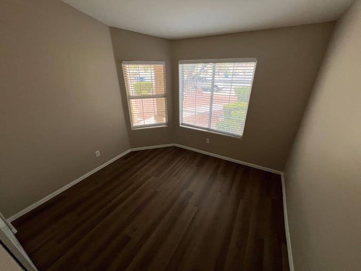 N Las Vegas House: 4717 Pointe Decatur Way