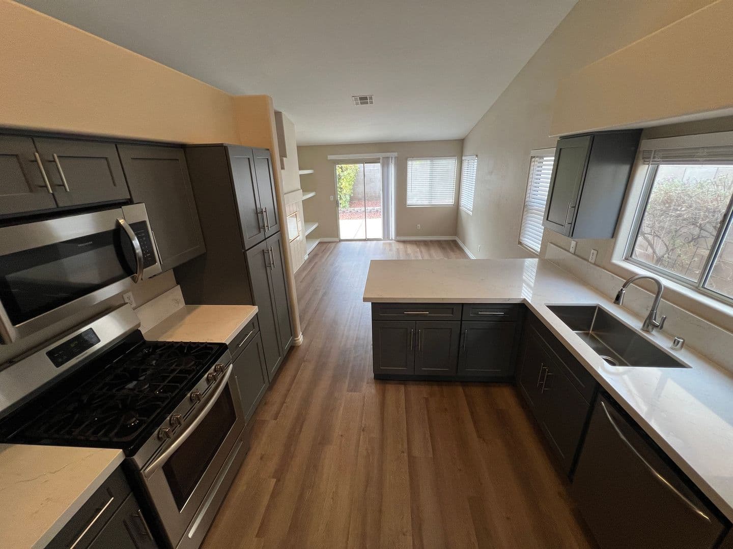 N Las Vegas House: 4717 Pointe Decatur Way