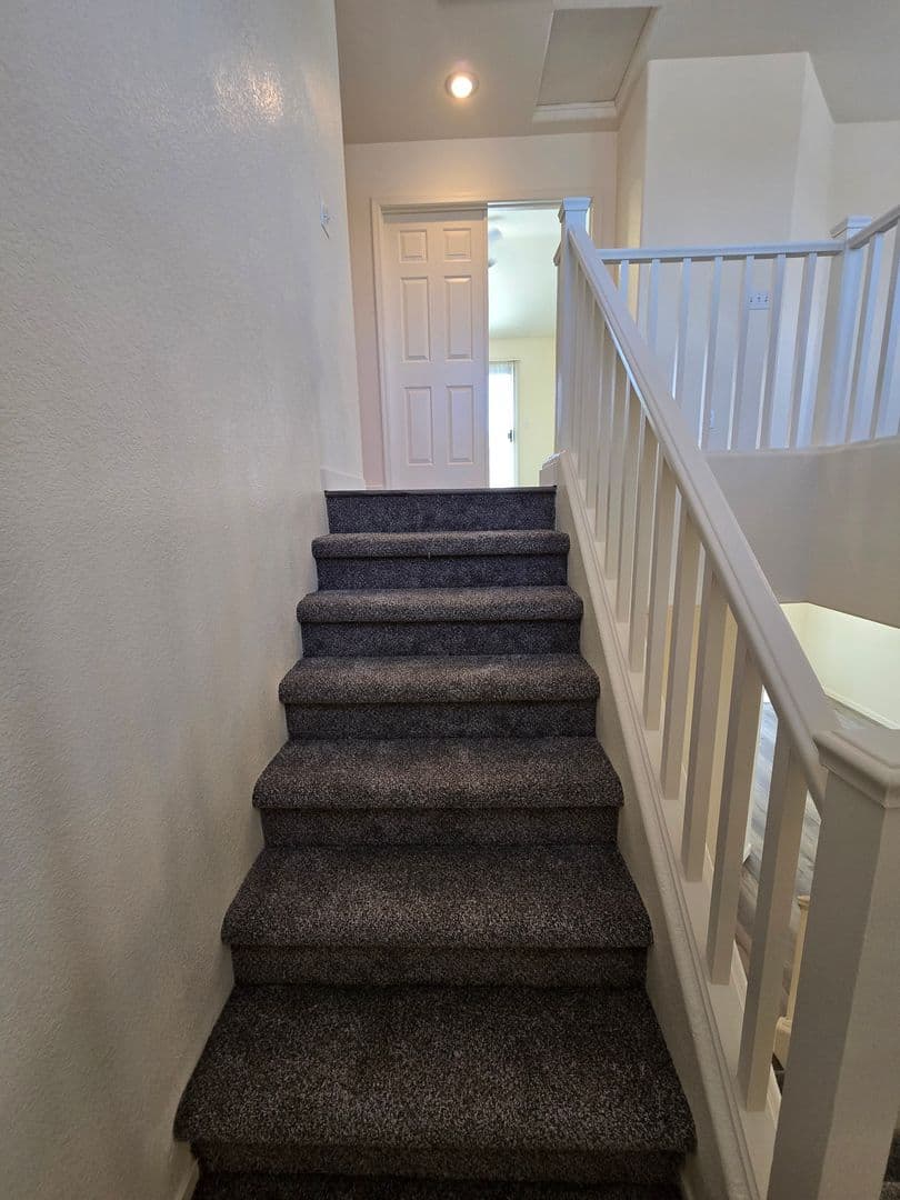 Henderson House: 3033 Panorama Ridge Dr