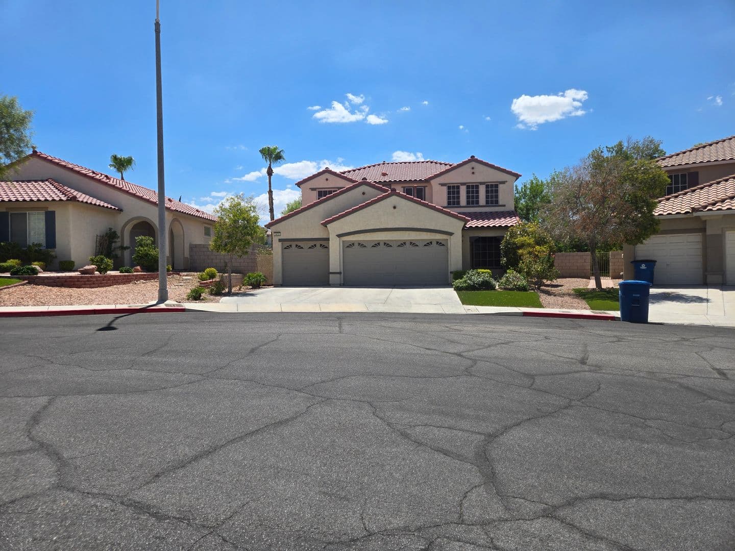 Henderson House: 3033 Panorama Ridge Dr