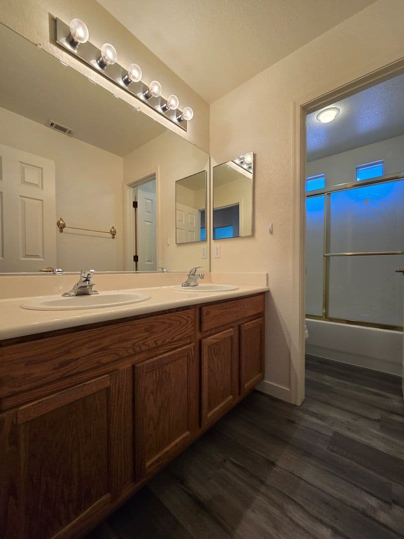 Henderson House: 3033 Panorama Ridge Dr