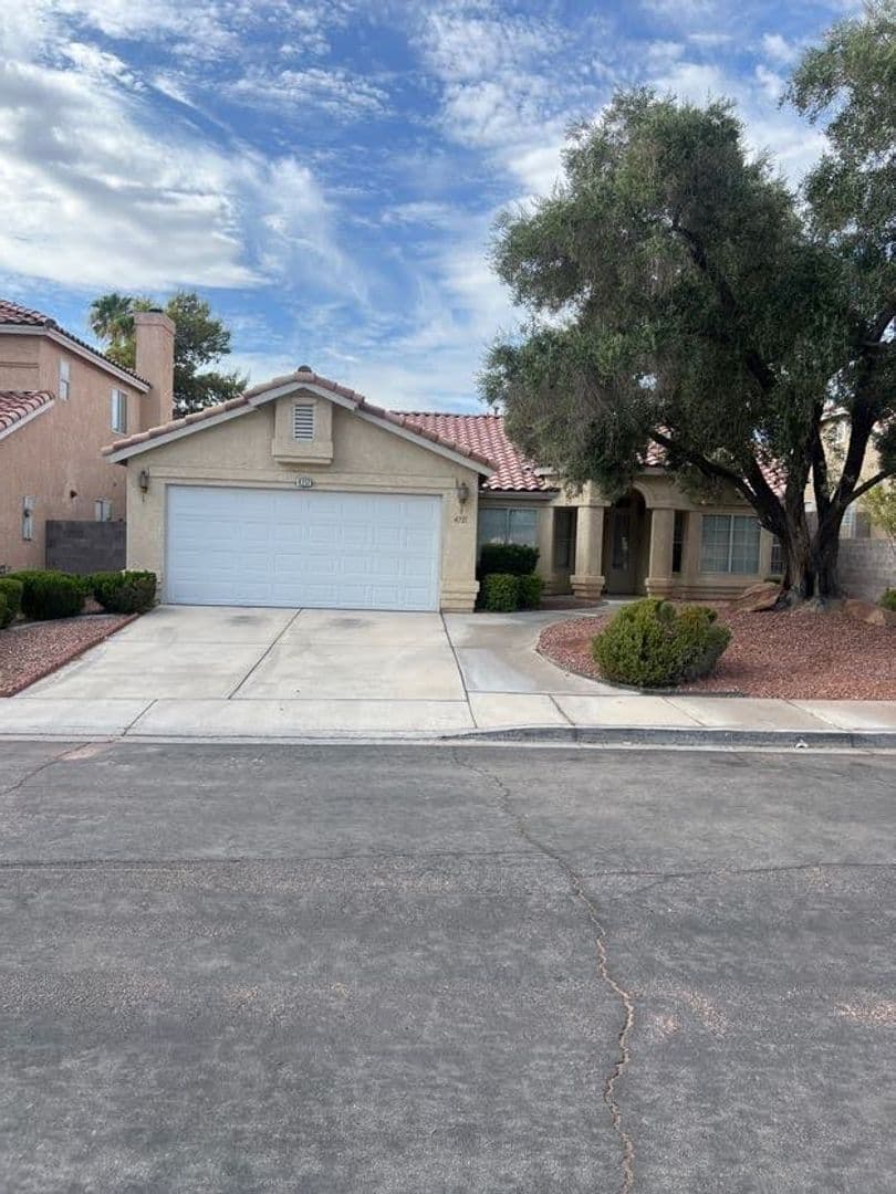 N Las Vegas House: 4717 Pointe Decatur Way