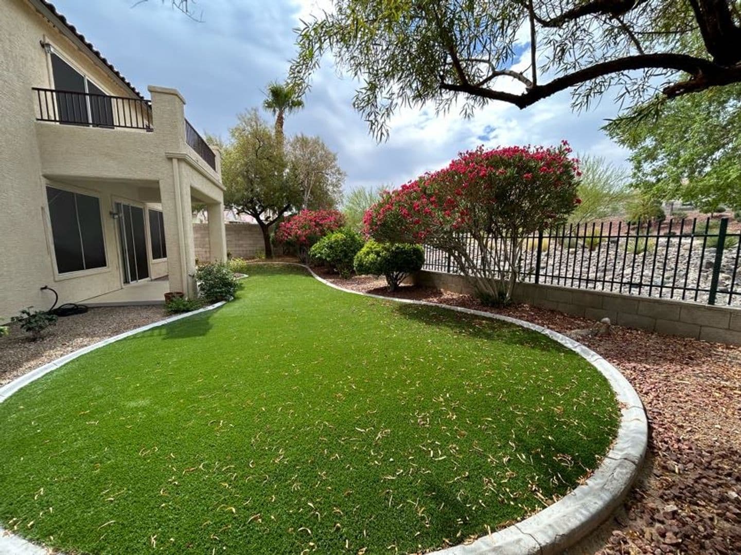 Henderson House: 3033 Panorama Ridge Dr