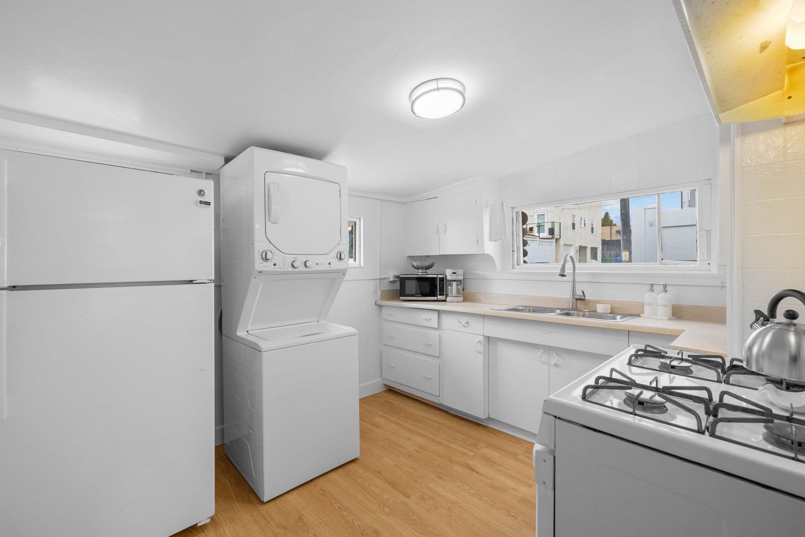 La Jolla Apartment: 344 Bonair St