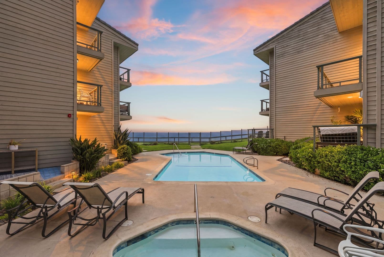 Encinitas Condo: 940 Sealane Drive
