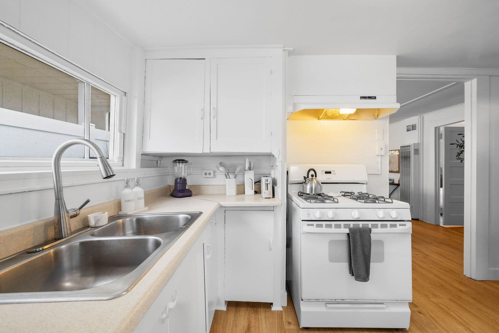 La Jolla Apartment: 344 Bonair St
