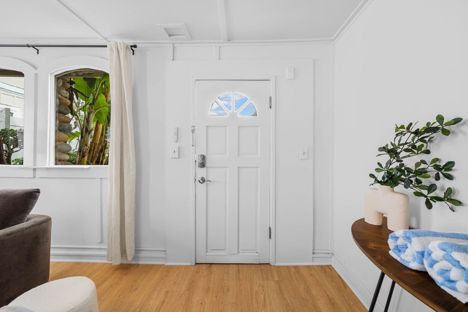 La Jolla Apartment: 344 Bonair St