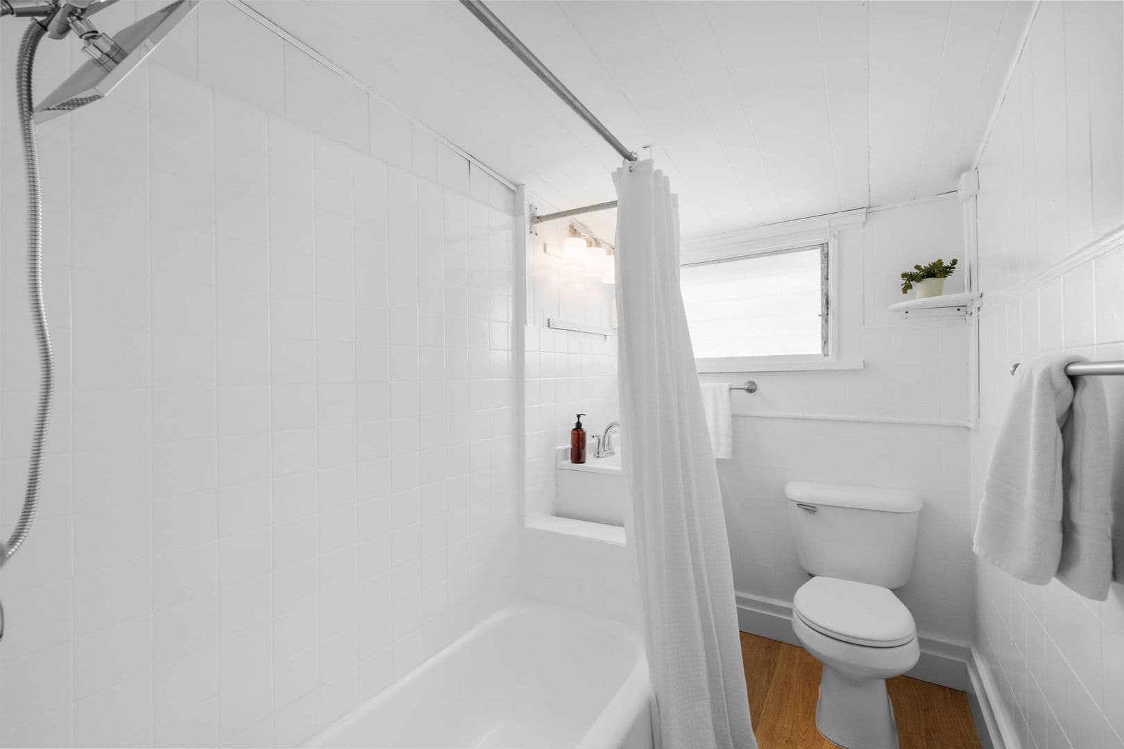 La Jolla Apartment: 344 Bonair St