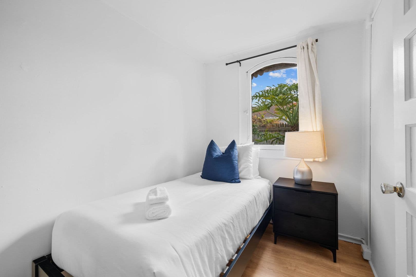 La Jolla Apartment: 344 Bonair St