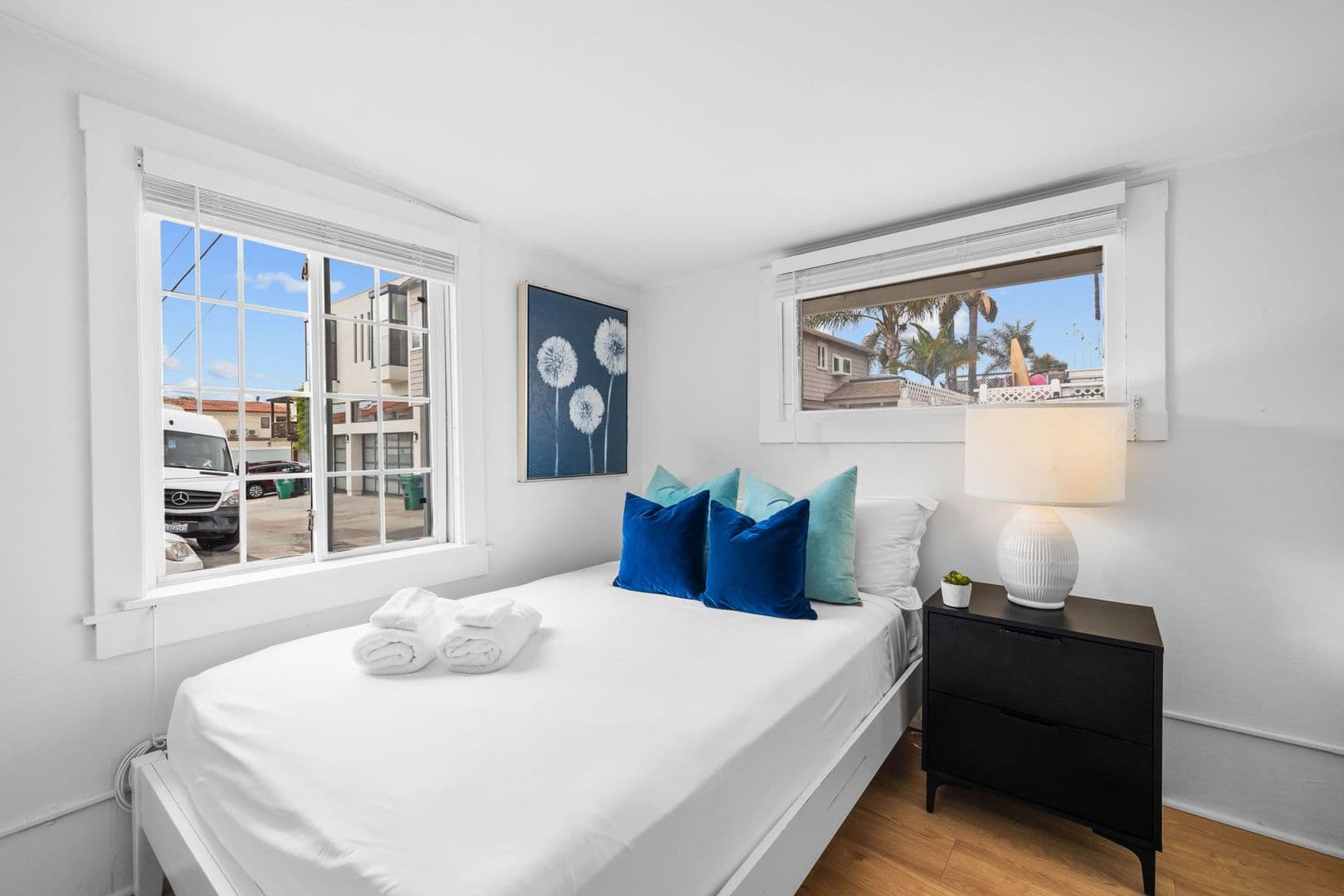 La Jolla Apartment: 344 Bonair St