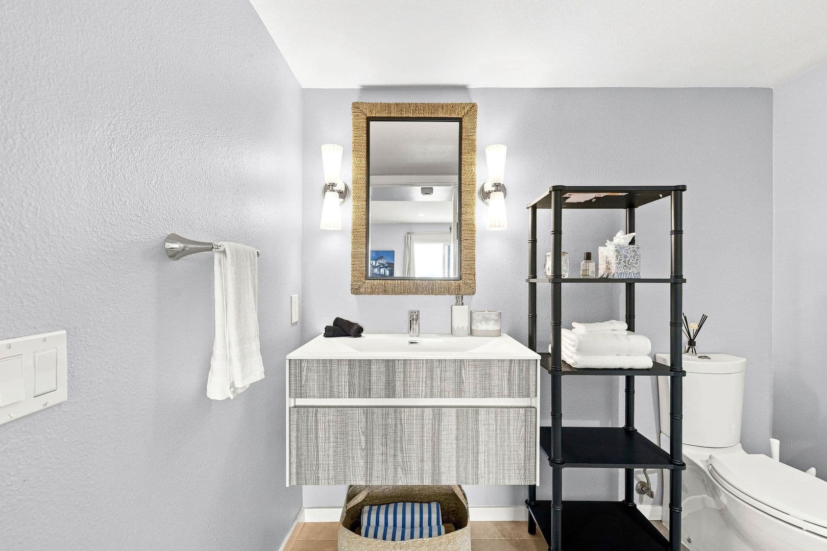 Encinitas Condo: 940 Sealane Drive