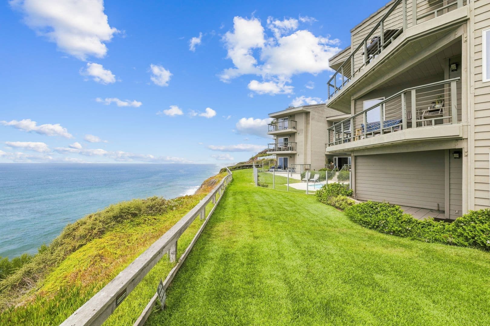 Encinitas Condo: 940 Sealane Drive