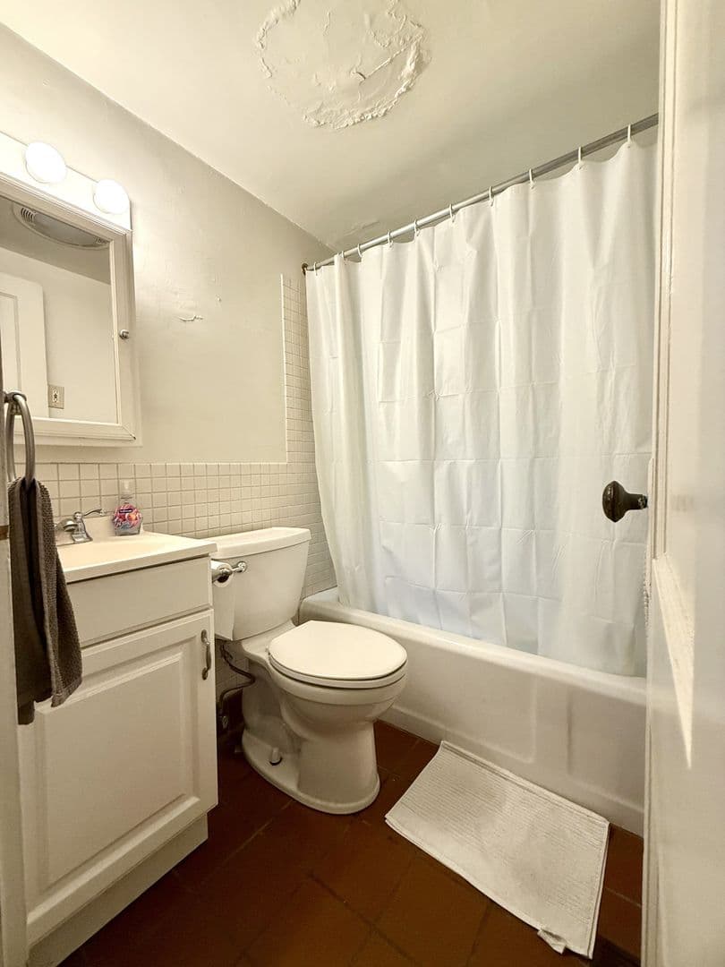 Bloomington House: 320 S Jackson St.