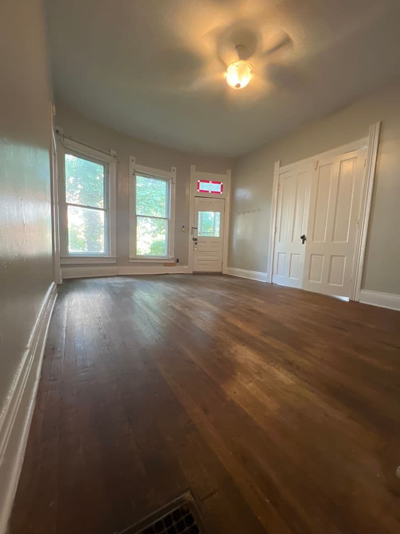 Bloomington House: 316 E. 1st St. West Apt