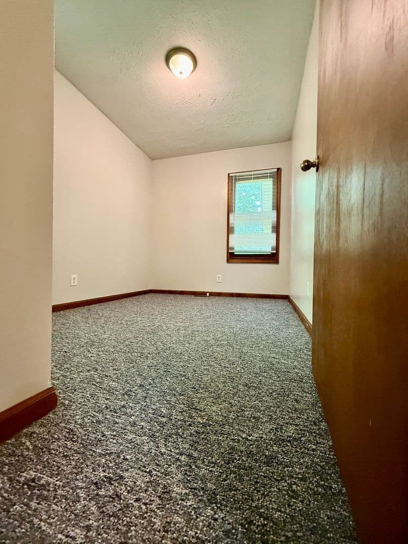 Bloomington House: 111 E Wylie Downstairs