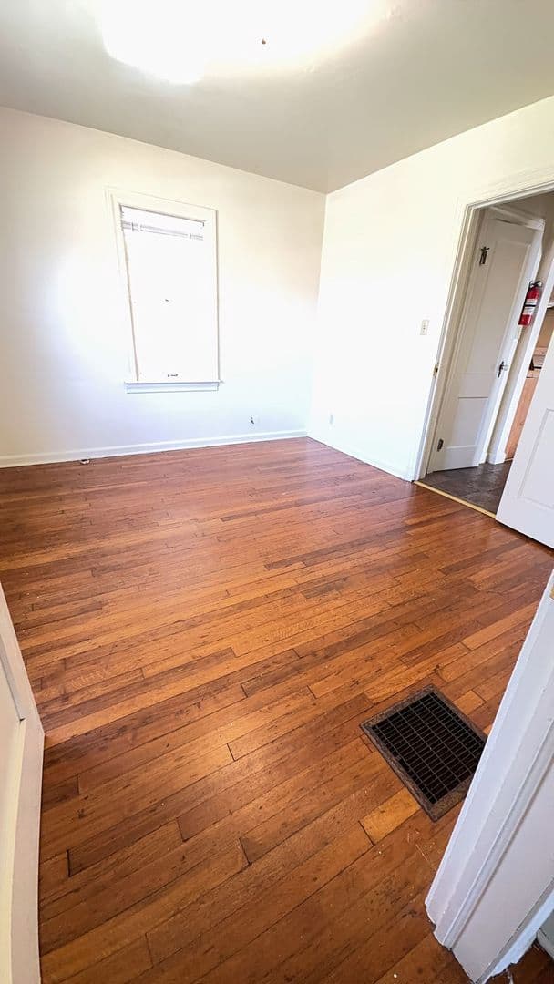 Bloomington House: 114 E. 19th St