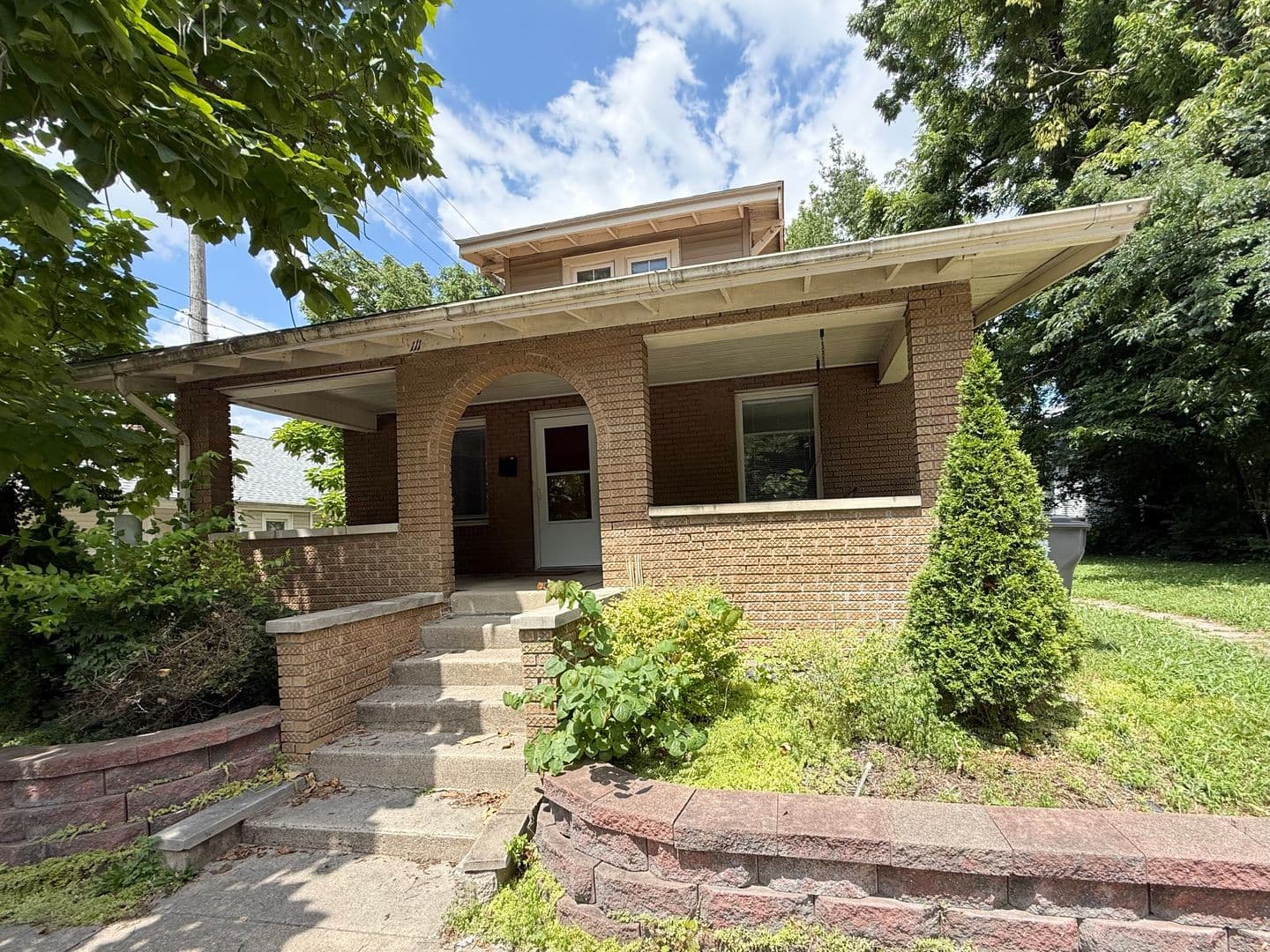 Bloomington House: 111 1/2 E. Wylie St- Upstairs