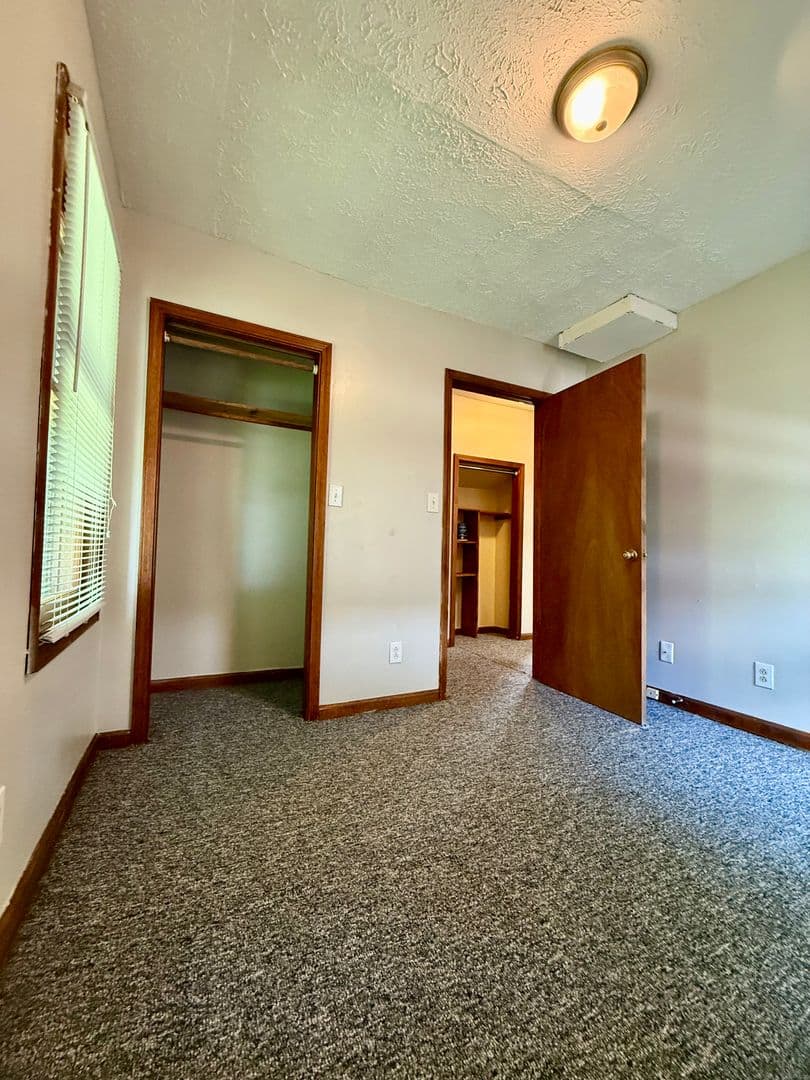 Bloomington House: 111 E Wylie Downstairs
