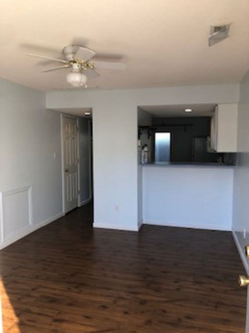 Blomington House: 3354 Oaklawn Circle, S