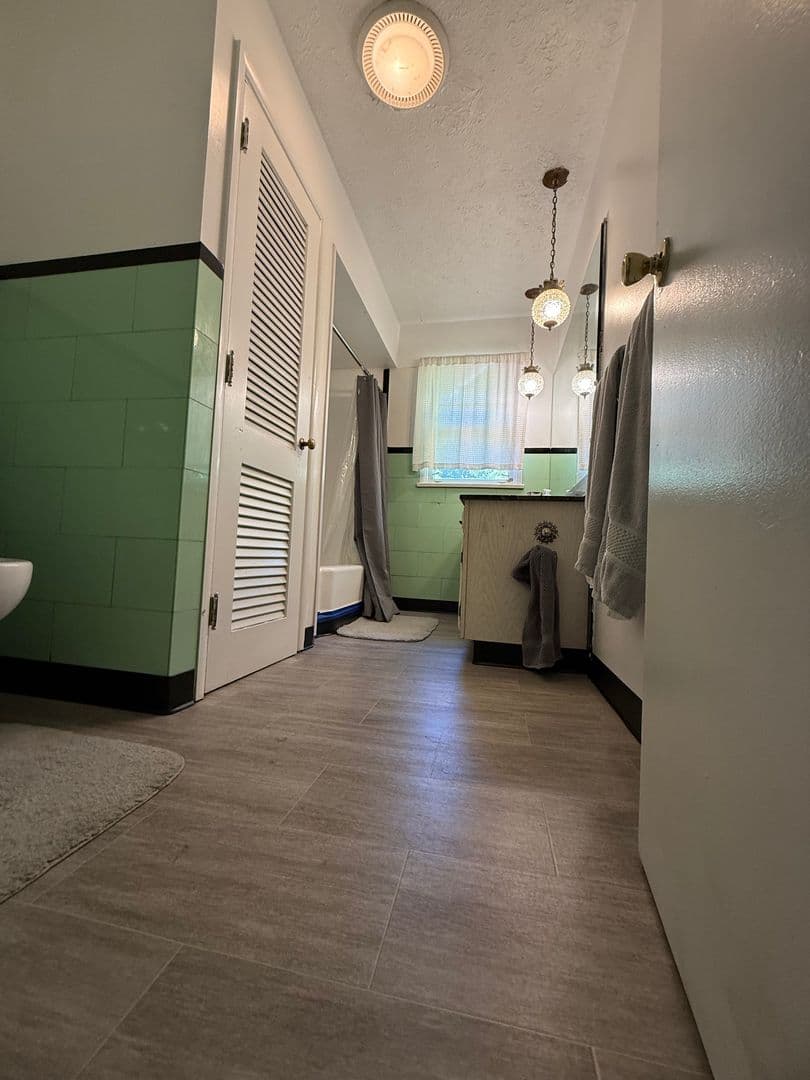 Bloomington House: 2605 E. 3rd St