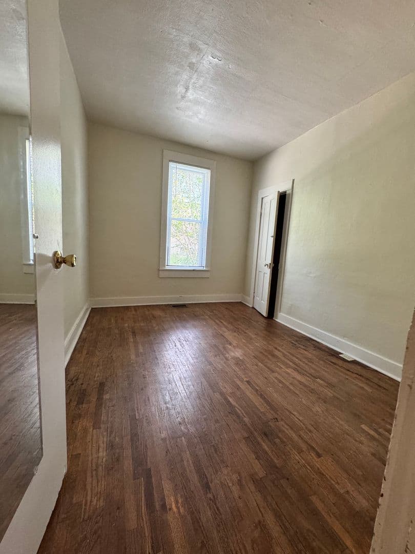 Bloomington House: 341 S Jackson St