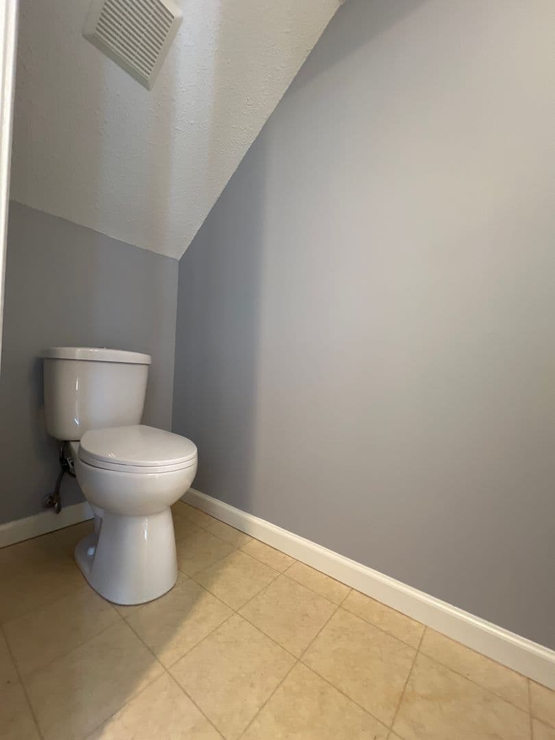 Bloomington House: 852 E Sherwood Hills Drive