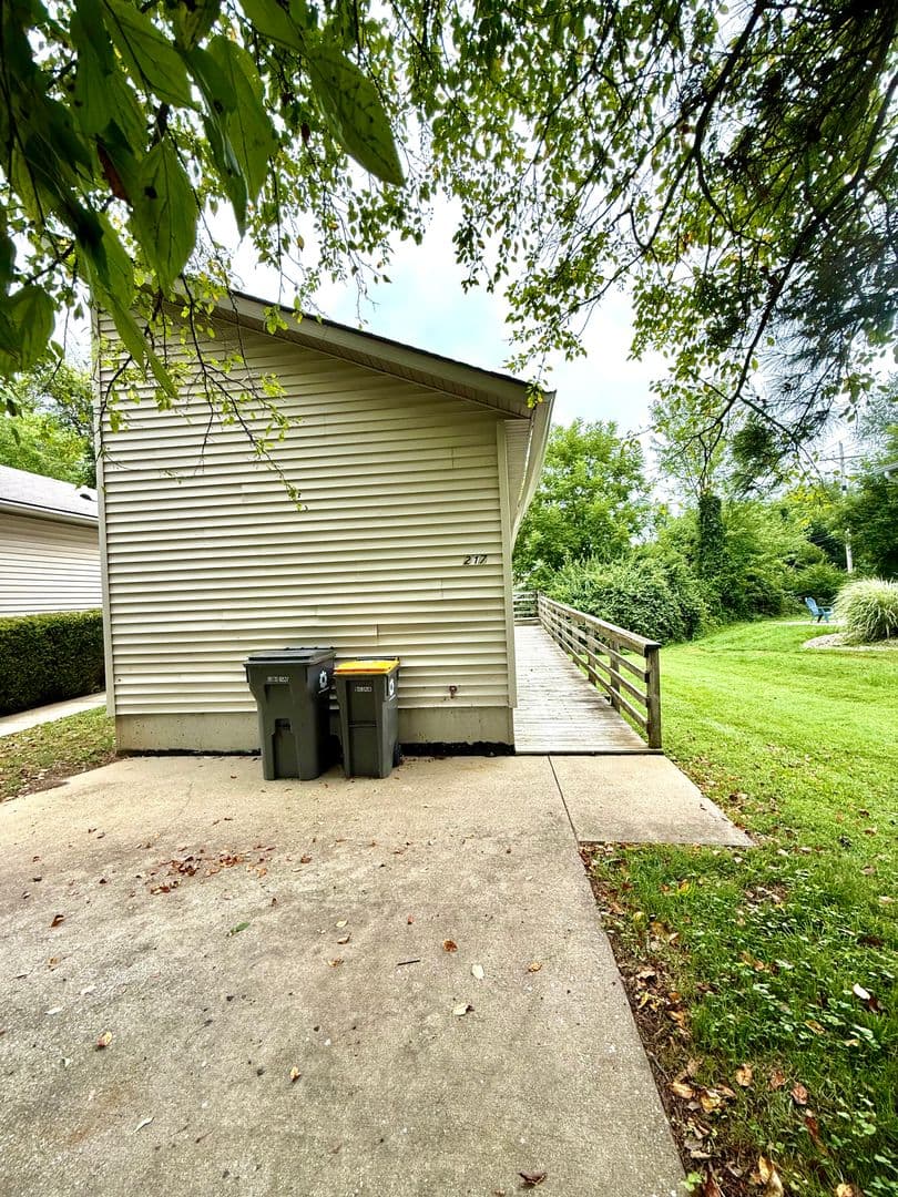 Bloomington House: 217 S. Roosevelt