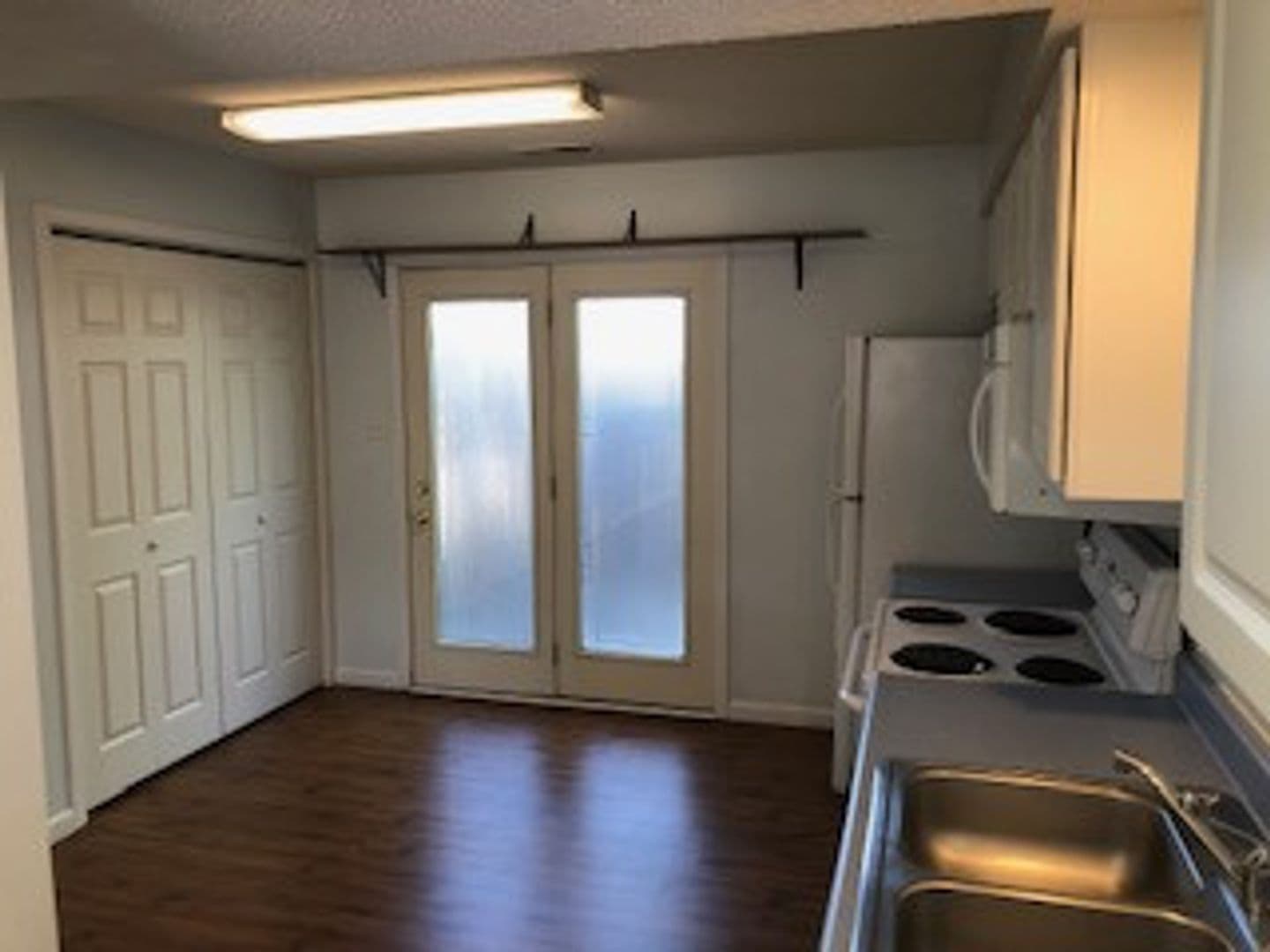 Blomington House: 3354 Oaklawn Circle, S
