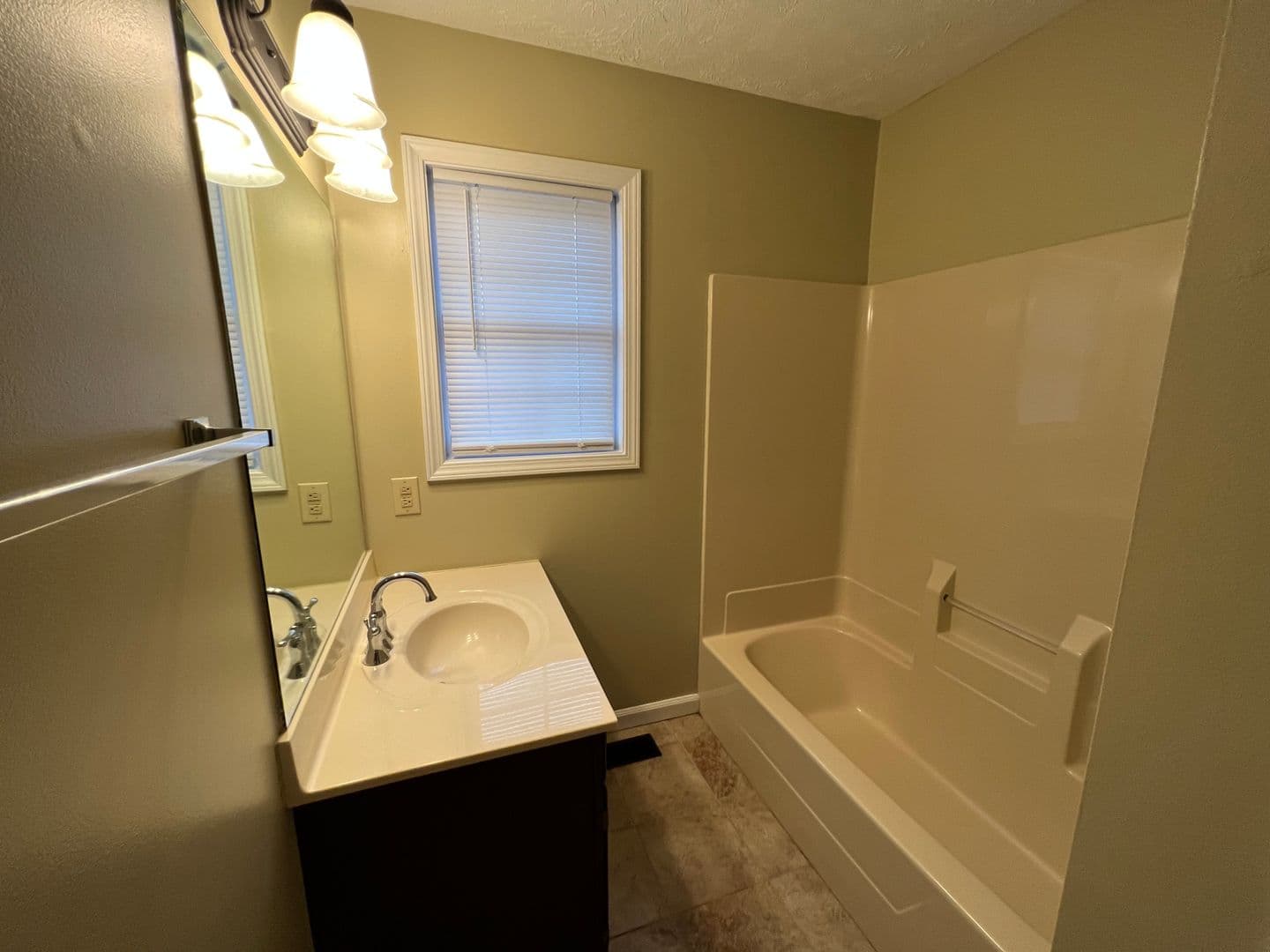 Bloomington House: 762 Sherwood Hills Drive
