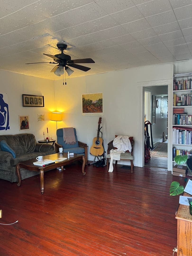Bloomington House: 510 E. Smith Ave. Apt. 2