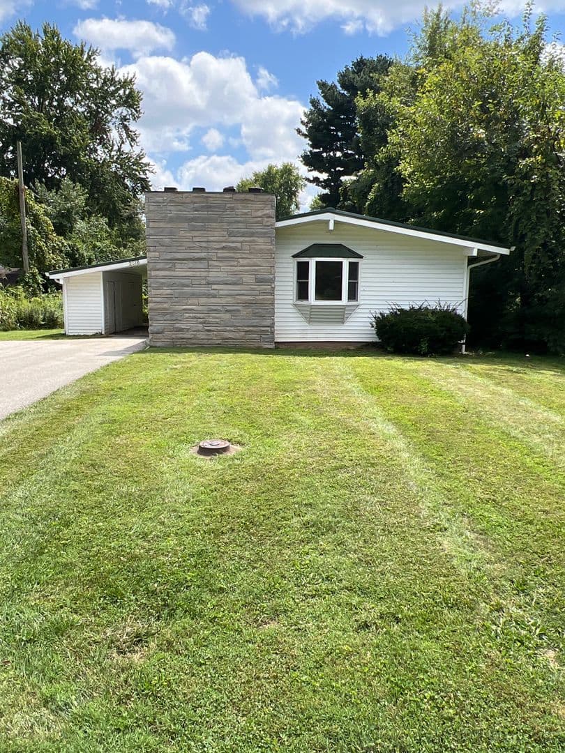 Bloomington House: 2518 E. 7th St