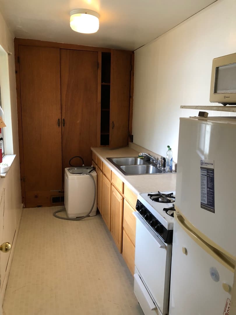 Bloomington Apartment: 218 S. Roosevelt