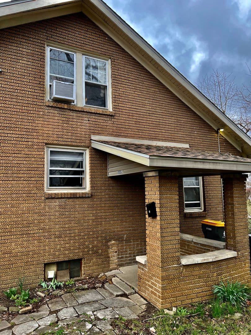 Bloomington House: 111 1/2 E. Wylie St- Upstairs